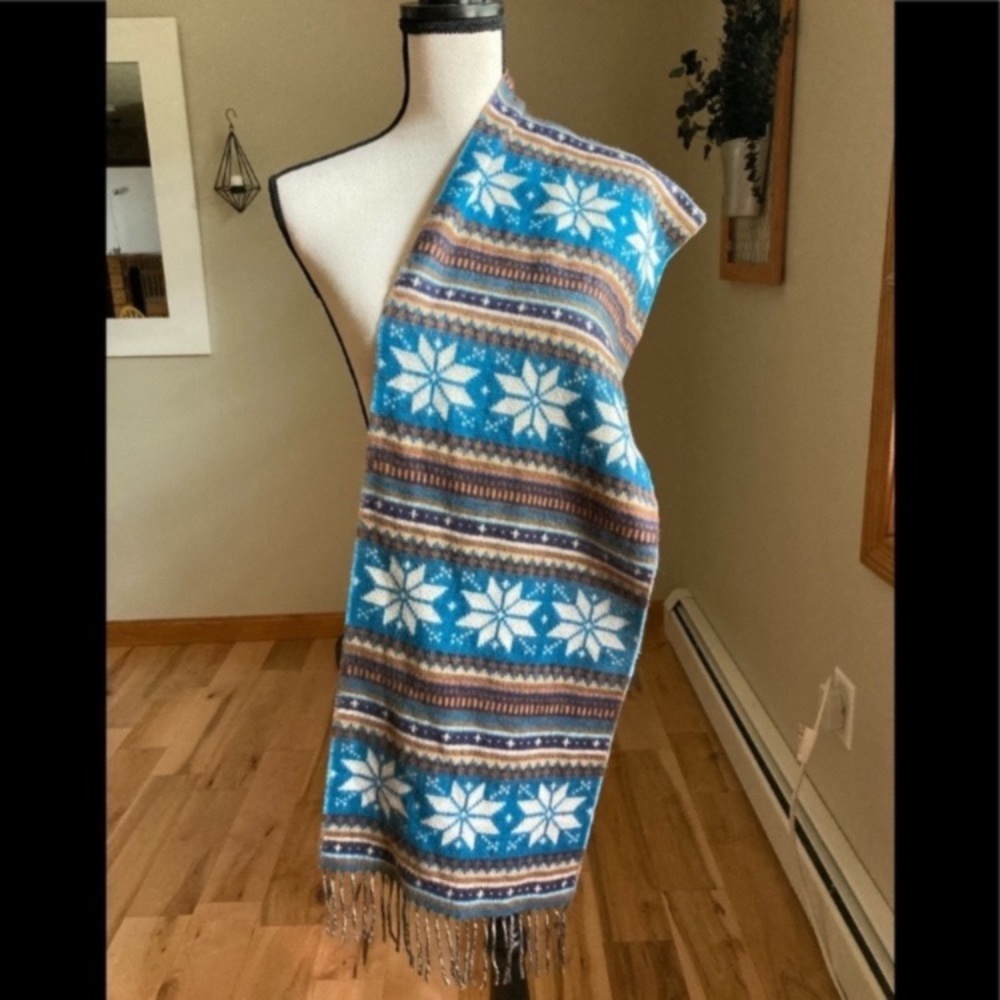 Scarf - Picture 2 of 5